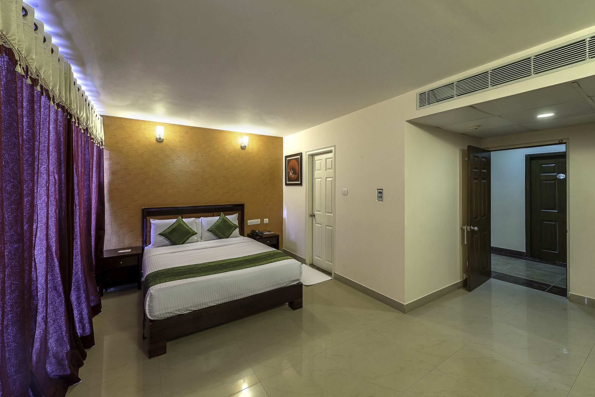 Treebo Crystal Castle Hotel Bangalore Eksteriør billede