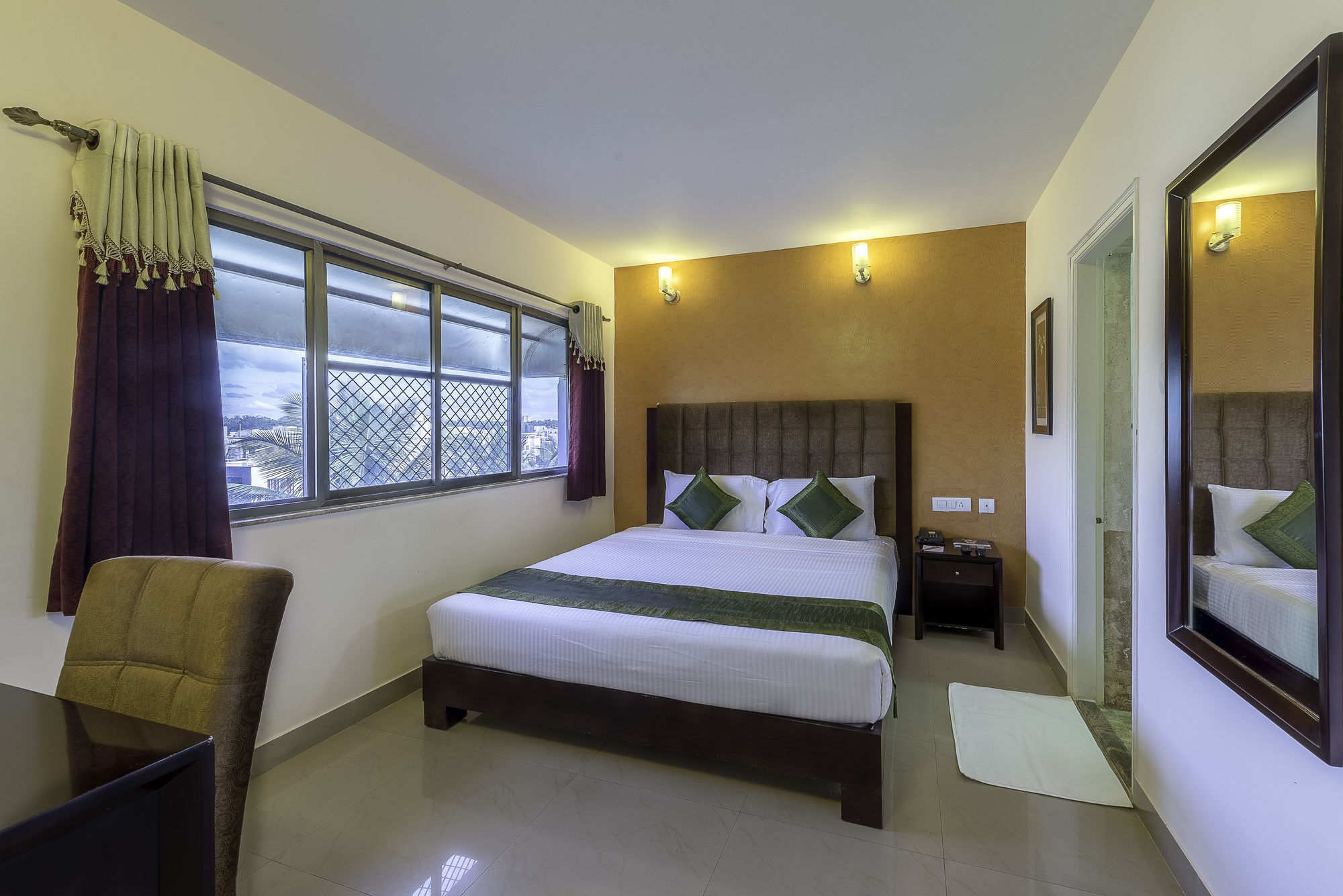 Treebo Crystal Castle Hotel Bangalore Eksteriør billede